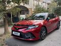 Toyota Camry 2021 года за 13 800 000 тг. в Алматы