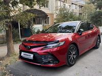Toyota Camry 2021 года за 13 800 000 тг. в Алматы
