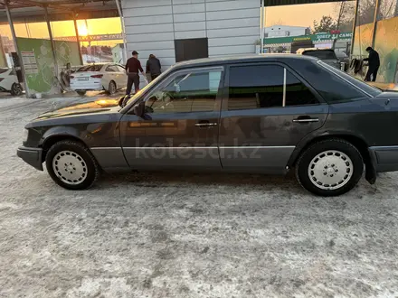 Mercedes-Benz E 280 1995 года за 3 000 000 тг. в Алматы – фото 4