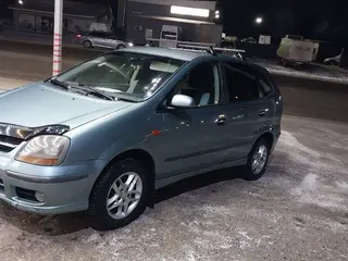 Nissan Tino, 2001