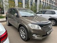 Toyota RAV4 2010 годаfor8 600 000 тг. в Петропавловск