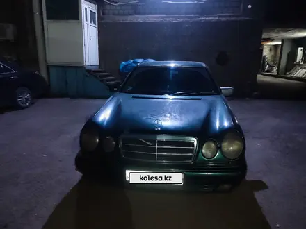 Mercedes-Benz E 280 1998 года за 1 800 000 тг. в Алматы
