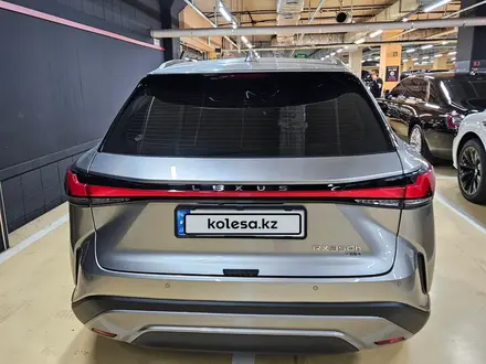 Lexus RX 350h 2024 года за 28 000 000 тг. в Алматы – фото 4