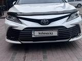 Toyota Camry 2022 года за 19 000 000 тг. в Алматы
