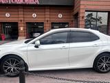 Toyota Camry 2022 года за 19 000 000 тг. в Алматы – фото 2