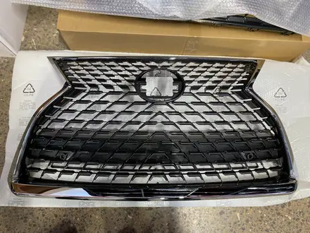 Решетка радиатора Lexus RX за 130 000 тг. в Астана