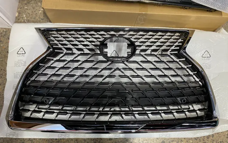 Решетка радиатора Lexus RX за 130 000 тг. в Астана