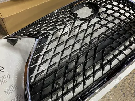 Решетка радиатора Lexus RX за 130 000 тг. в Астана – фото 2