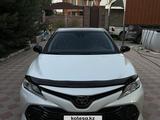 Toyota Camry 2020 года за 14 250 000 тг. в Алматы – фото 3