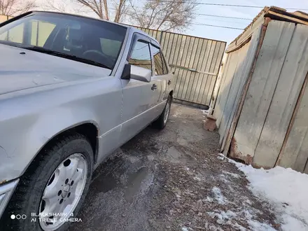 Mercedes-Benz E 220 1993 года за 2 000 000 тг. в Алматы – фото 6