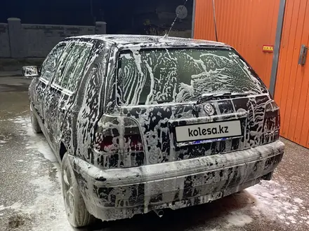 Volkswagen Golf 1993 года за 900 000 тг. в Есик