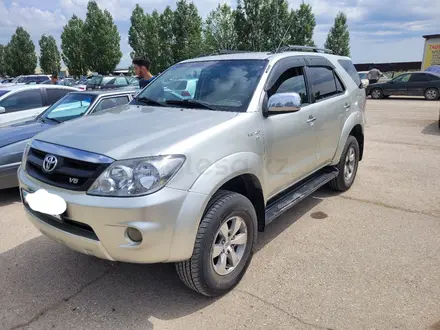 Toyota Fortuner 2006 года за 8 900 000 тг. в Актобе – фото 2