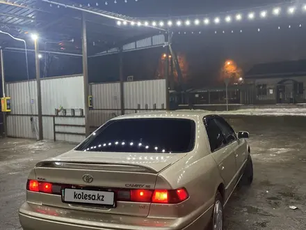 Toyota Camry 1998 года за 3 600 000 тг. в Алматы – фото 4