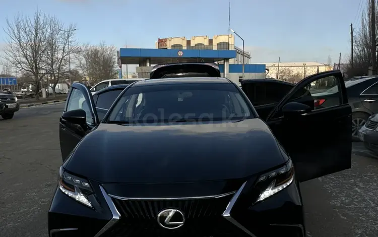 Lexus ES 350 2016 года за 11 000 000 тг. в Семей