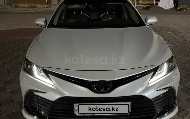 Toyota Camry 2023 года за 19 000 000 тг. в Актау