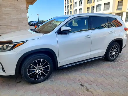 Toyota Highlander 2018 года за 21 900 000 тг. в Атырау – фото 4