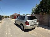 Toyota Highlander 2004 года за 5 200 000 тг. в Шымкент – фото 3