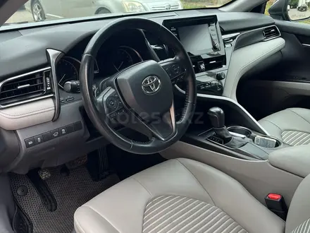 Toyota Camry 2021 года за 13 500 000 тг. в Уральск – фото 9