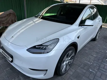 Tesla Model Y 2021 года за 15 850 000 тг. в Алматы – фото 3