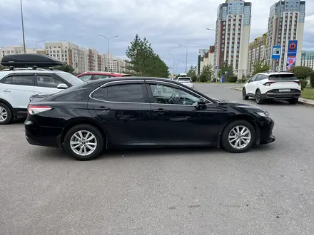 Toyota Camry 2019 года за 12 500 000 тг. в Астана – фото 2