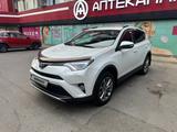 Toyota RAV4 2018 года за 13 000 000 тг. в Алматы