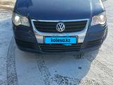 Volkswagen Touran 2009 годаүшін2 700 000 тг. в Сатпаев