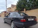 Mercedes-Benz E 250 1994 года за 2 700 000 тг. в Караганда – фото 3