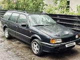 Volkswagen Passat 1993 годаүшін1 200 000 тг. в Киевка