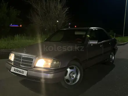 Mercedes-Benz C 220 1993 года за 1 800 000 тг. в Усть-Каменогорск – фото 4