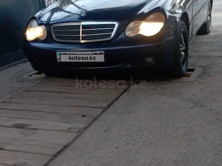 Mercedes-Benz C 180 2002 года за 2 200 000 тг. в Алматы – фото 3