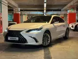 Lexus ES 300h F Sport Design 2023 года за 30 890 000 тг. в Алматы