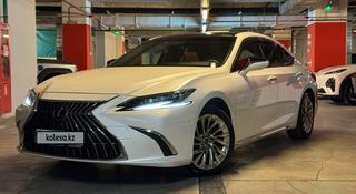 Lexus ES 300h F Sport Design 2023 года за 28 890 000 тг. в Алматы