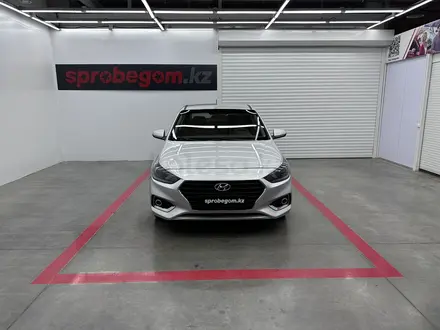 Hyundai Accent 2018 года за 7 750 000 тг. в Караганда – фото 2