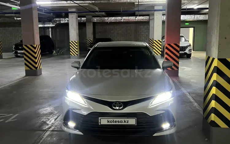 Toyota Camry 2021 года за 17 800 000 тг. в Шымкент