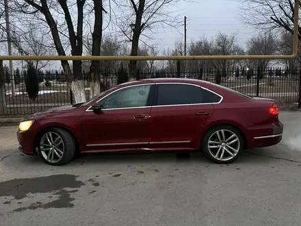 Volkswagen Passat 2016 года за 5 000 000 тг. в Алматы – фото 4