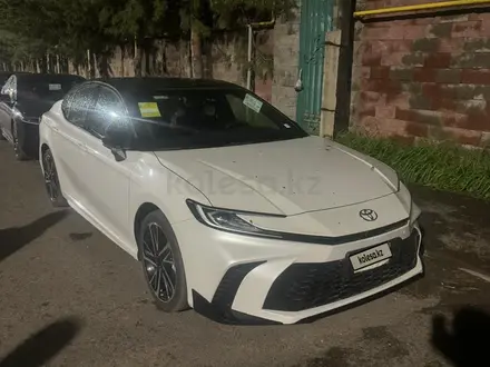 Toyota Camry 2024 года за 17 800 000 тг. в Алматы