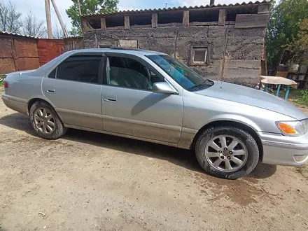 Toyota Camry 2001 года за 3 000 000 тг. в Семей – фото 3