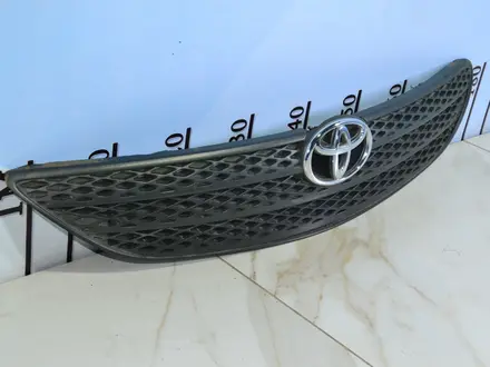 Решетка радиатора Toyota Camry XV30 за 15 000 тг. в Тараз – фото 3