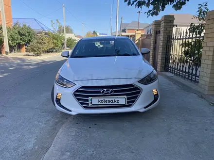 Hyundai Elantra 2018 года за 7 900 000 тг. в Атырау – фото 2