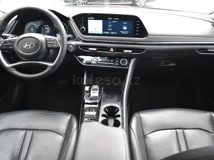 Hyundai Sonata Luxe 2021 года за 10 390 000 тг. в Алматы – фото 18