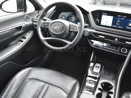 Hyundai Sonata Luxe 2021 года за 10 390 000 тг. в Алматы – фото 19