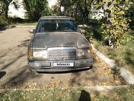 Mercedes-Benz E 230 1991 года за 1 100 000 тг. в Степногорск