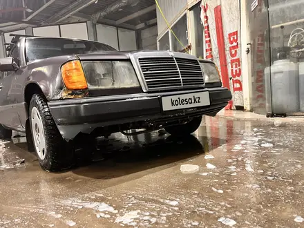 Mercedes-Benz E 200 1993 года за 950 000 тг. в Астана – фото 5