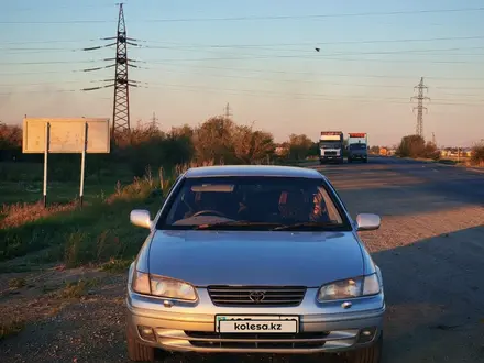 Toyota Camry 1997 года за 3 300 000 тг. в Семей – фото 10
