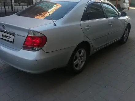 Toyota Camry 2005 года за 5 600 000 тг. в Актобе – фото 5