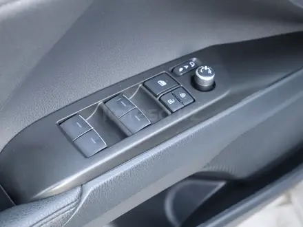 Toyota Camry Prestige 2023 года за 14 590 000 тг. в Астана – фото 17