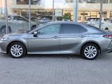 Toyota Camry Prestige 2023 года за 14 590 000 тг. в Астана – фото 2