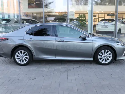 Toyota Camry Prestige 2023 года за 14 590 000 тг. в Астана – фото 6