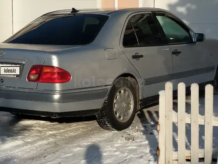 Mercedes-Benz E 200 1999 года за 2 500 000 тг. в Астана – фото 4