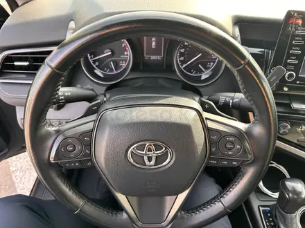 Toyota Camry 2021 года за 12 900 000 тг. в Актобе – фото 16